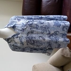 Notations large women's button down with 2 front pockets.  EUC